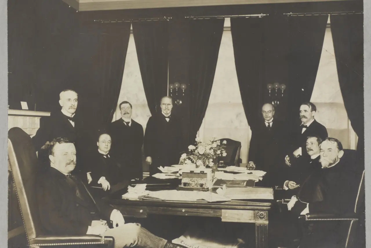 Photograph of Theodore Roosevelt with his cabinet
