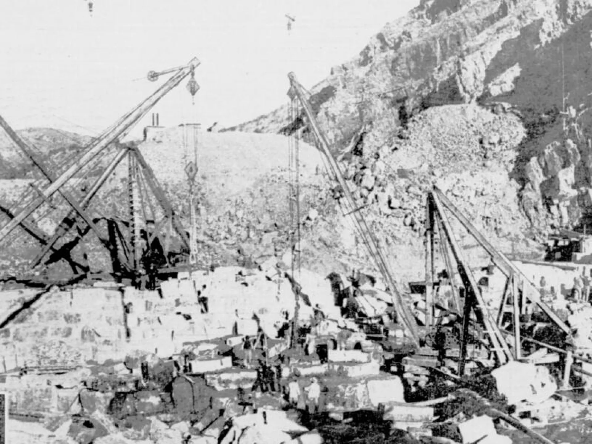 Derricks and stonemasons building the foundations of Roosevelt Dam on the Salt River, Arizona