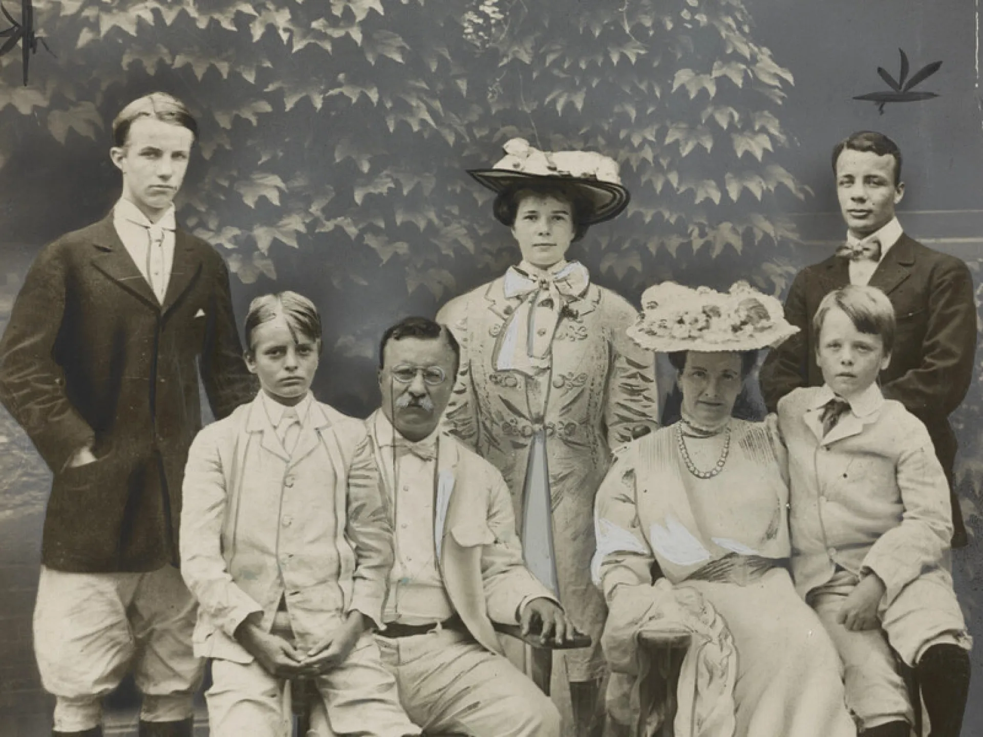 The Roosevelt family posed together in 1903: Theodore, Edith, and their children