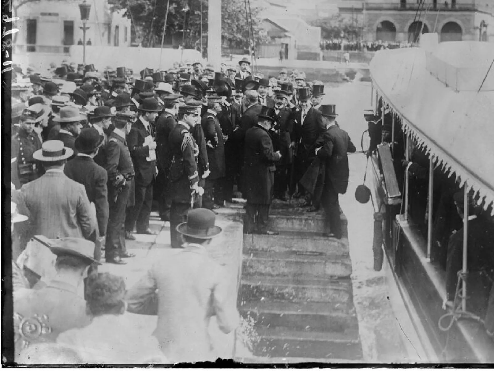 Crowds greeting Roosevelt as he arrives by ship in Rio de Janeiro