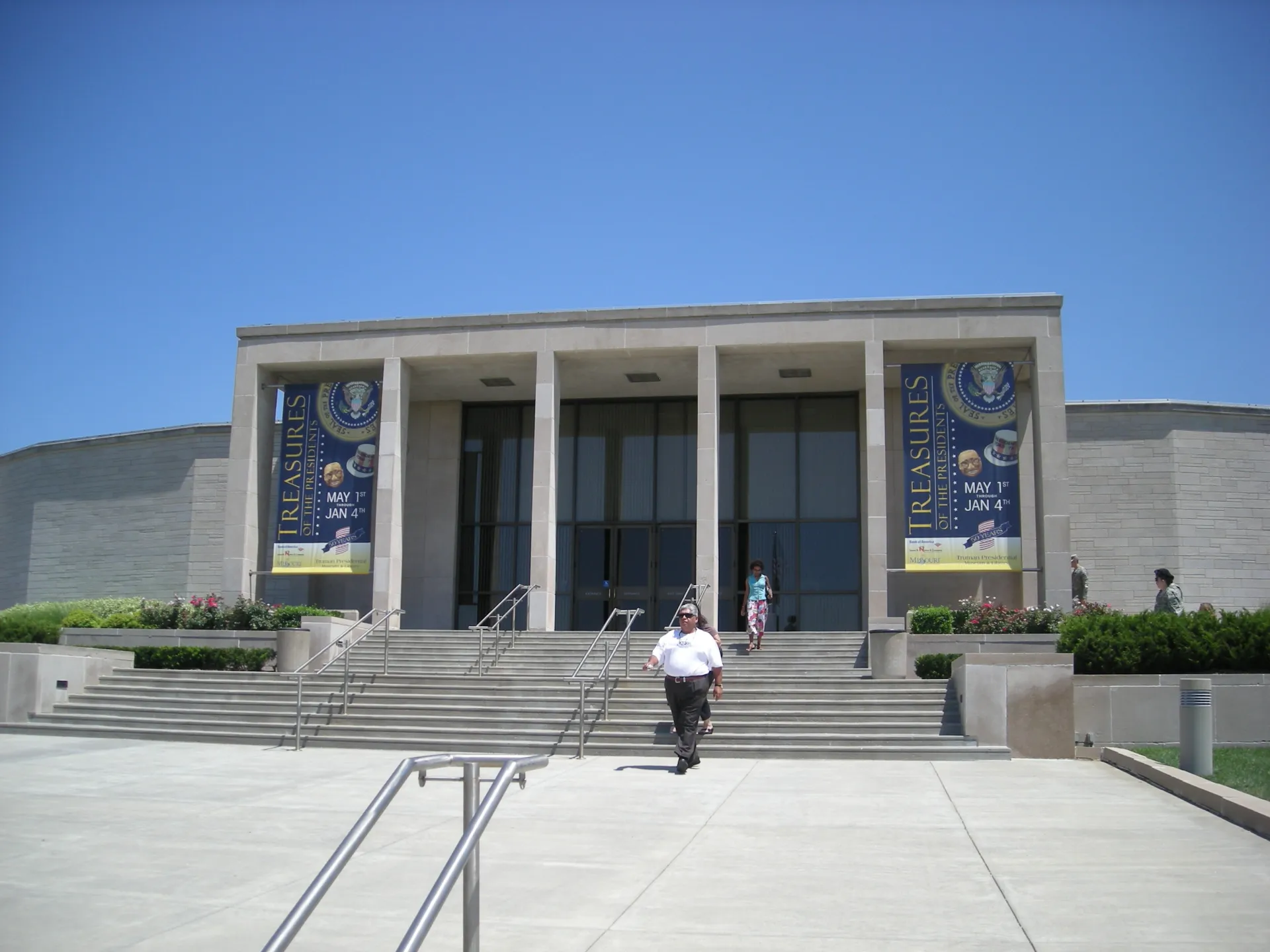 The front of the Harry S. Truman Library and Museum in Independence