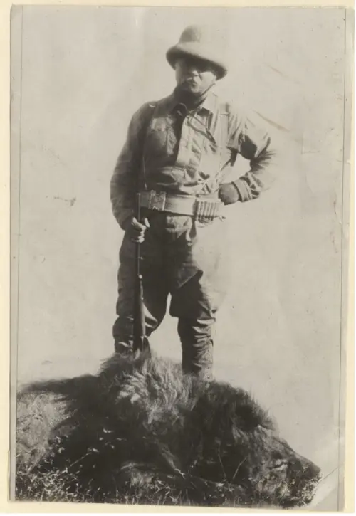 Photograph of Theodore Roosevelt with lion