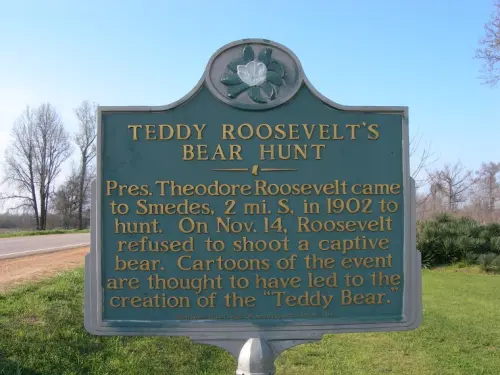 Photograph of the marker near Onward, Mississippi indicating Theodore Roosevelt hunted there