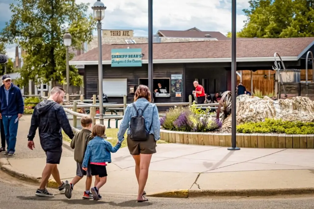 Sheriff Bear's Burgers and Ice Cream