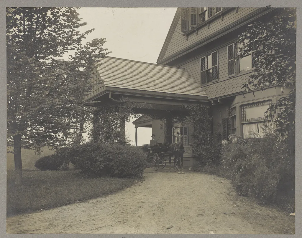 The tree-lined driveway leading to Sagamore Hill, Theodore Roosevelt's home at Oyster Bay, New York