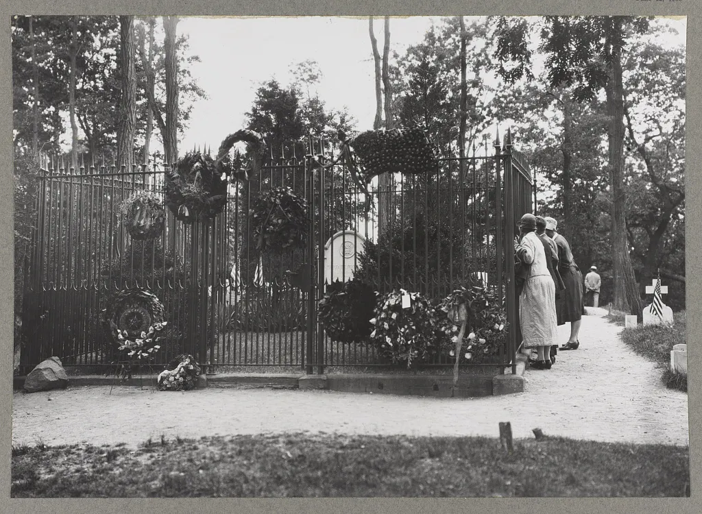 Theodore Roosevelt's grave at Youngs Memorial Cemetery in Oyster Bay, New York