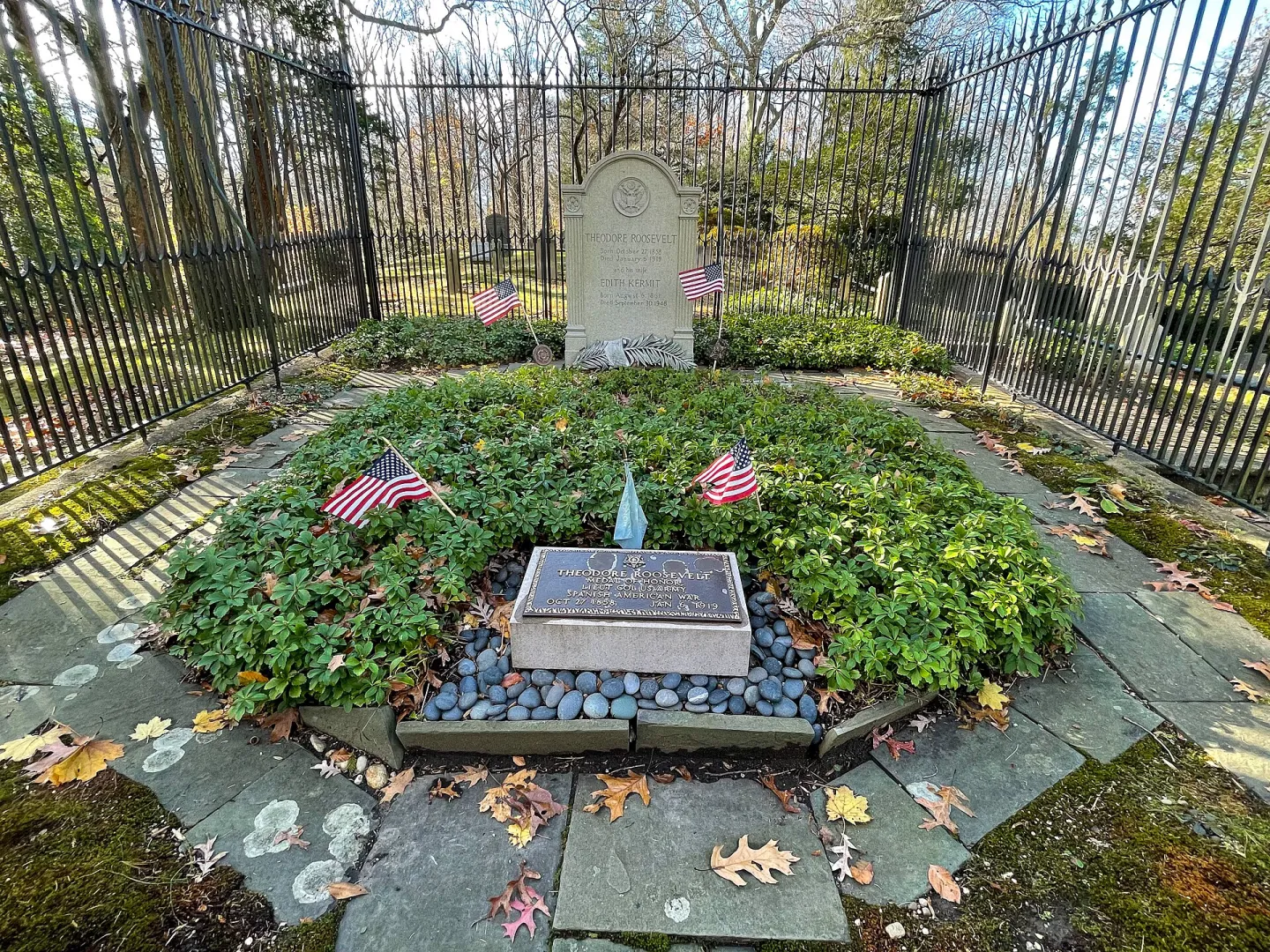 Theodore Roosevelt's grave at Youngs Memorial Cemetery, Oyster Bay