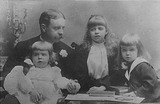 Elliott Roosevelt with his three children