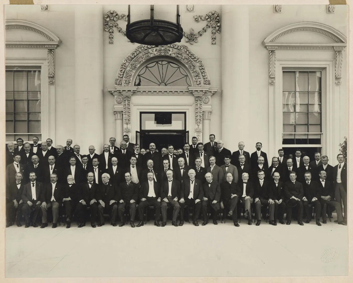 Governors and delegates posed in rows on the White House portico for the 1908 Conference of Governors