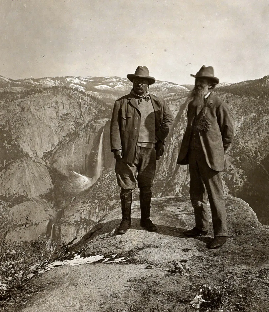 Theodore Roosevelt and John Muir standing at Glacier Point in Yosemite, 1903