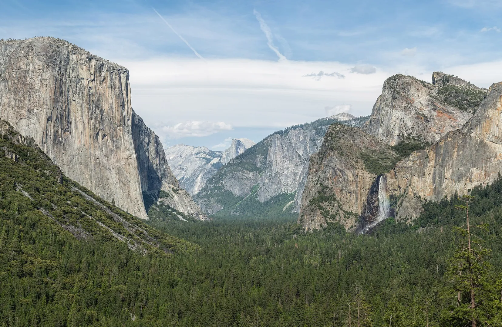 Yosemite Valley with El Capitan and Half Dome seen from Tunnel View
