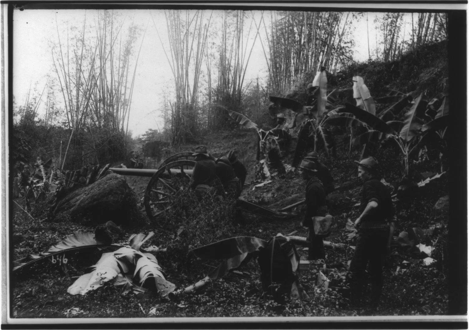American soldiers with an artillery piece during the Philippine-American War, 1899