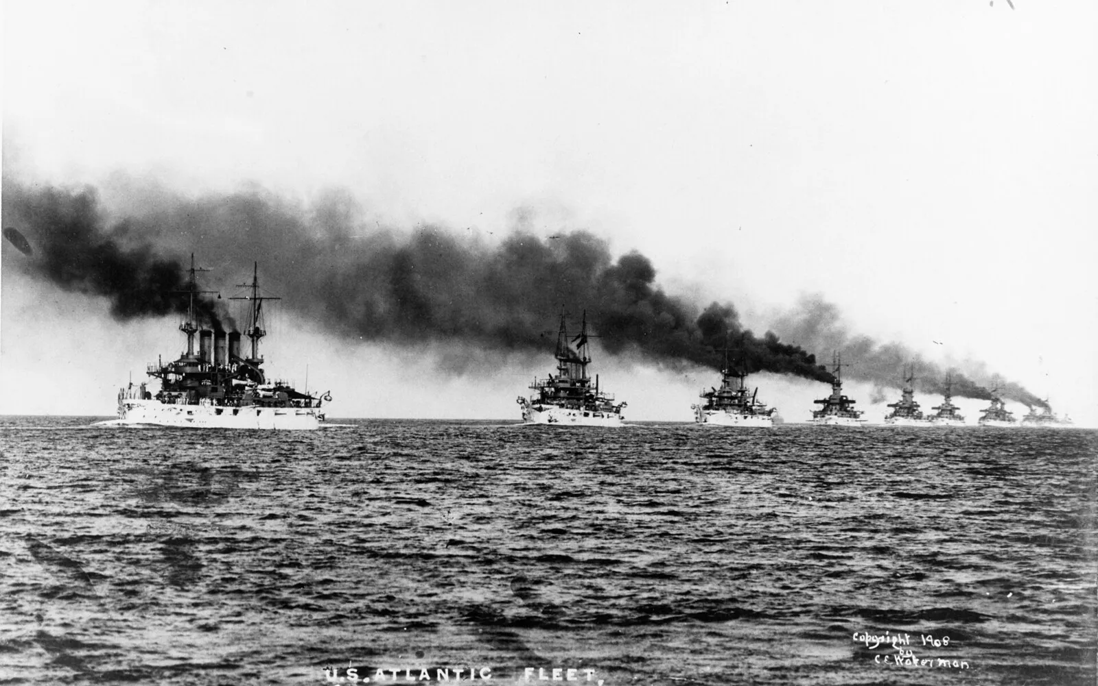 A column of U.S. Navy battleships of the 1907 Atlantic Fleet
