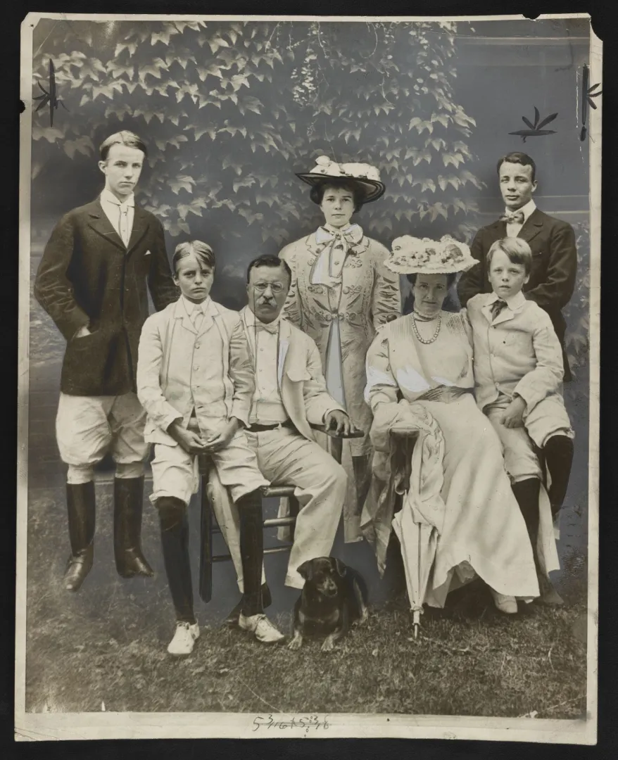President Theodore Roosevelt, First Lady Edith, and their six children posed together for a formal family portrait