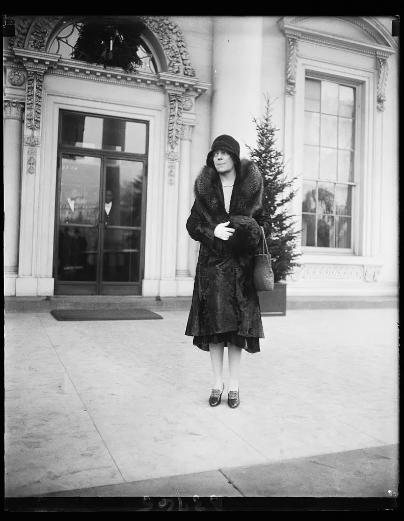 Alice Longworth leaving the White House New Year's Day reception.