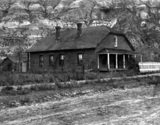 Historic black-and-white photograph of the Von Hoffman House