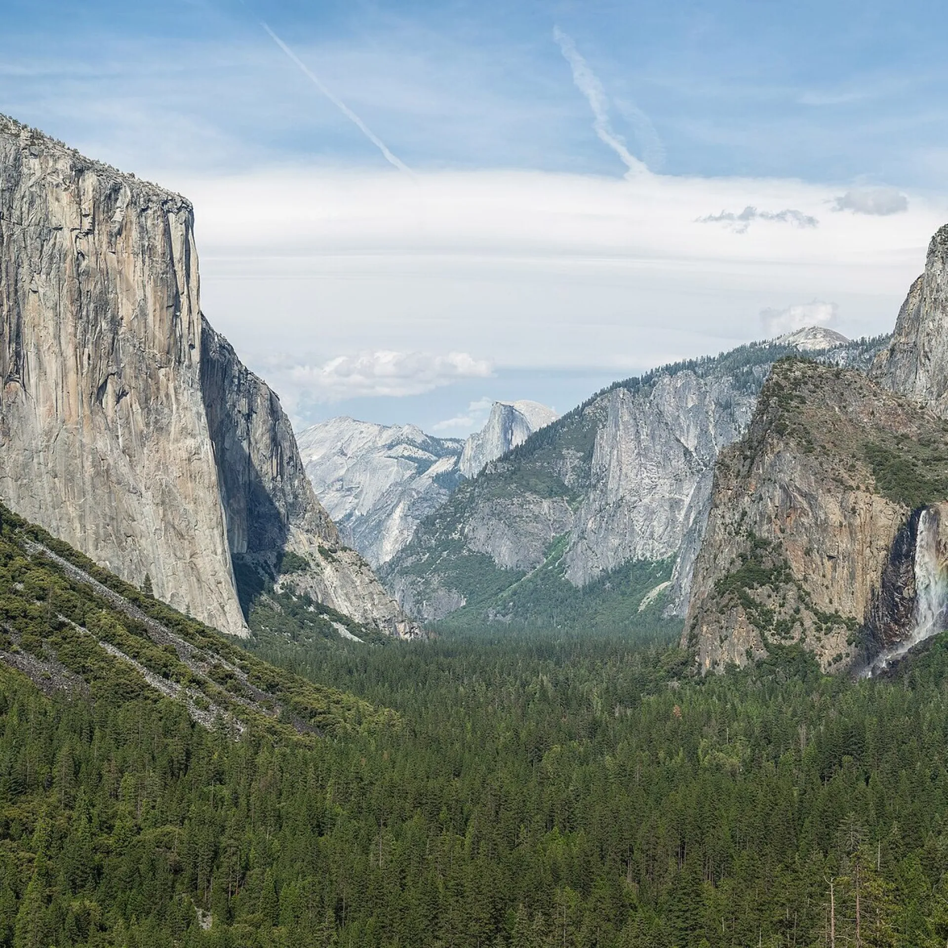 Yosemite Valley with El Capitan and Half Dome seen from Tunnel View