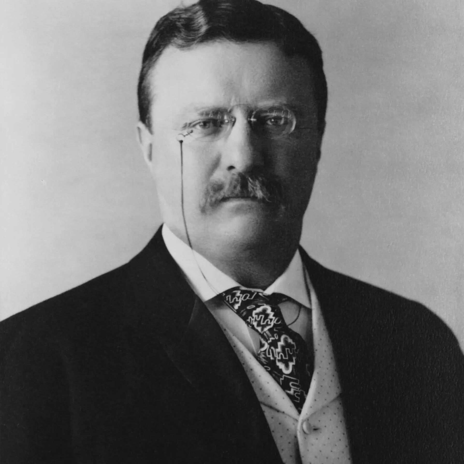 Theodore Roosevelt in suit and pince-nez glasses, head-and-shoulders portrait, 1904